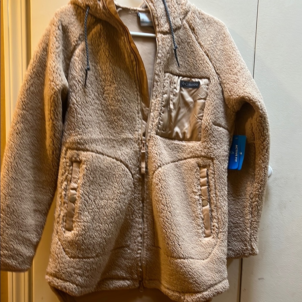 NEW Columbia Tan Utility Jacket. Perfect for fall/winter.